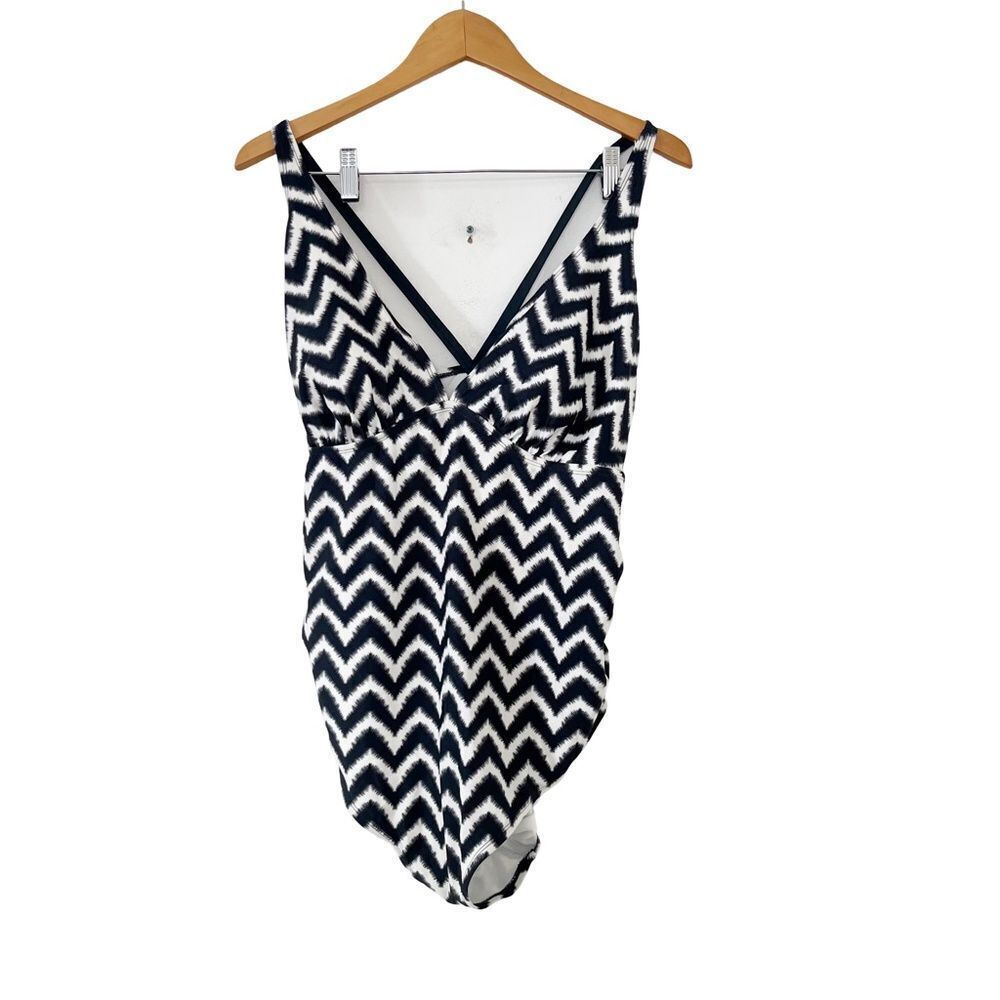 Liz Lange Maternity Chevron One Piece Swimsuit XL Gray White Babymoon Swim - Picture 5 of 12